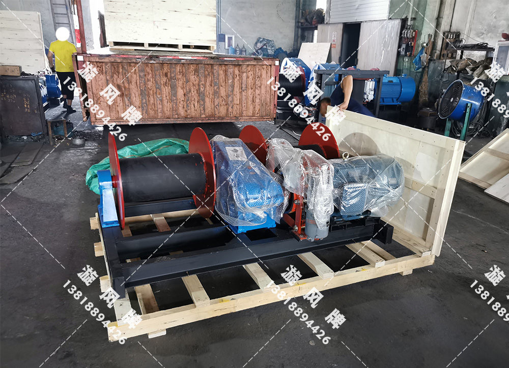 合肥市 |雙卷筒卷揚(yáng)機(jī)出口打包現(xiàn)場